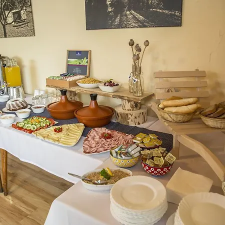 Hotel Sirákov 3*