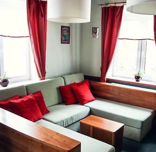 Otel Sirakov